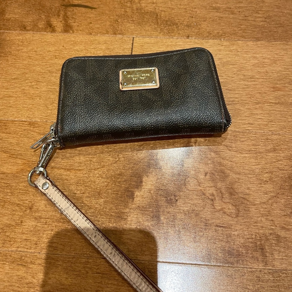 Michael kors wallet